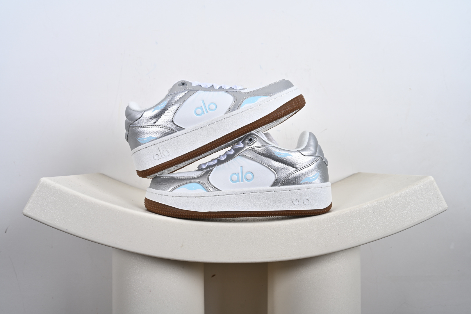 alo yoga Recover Mode 低帮休闲板鞋 平台/播播间 海淘代购专供品质