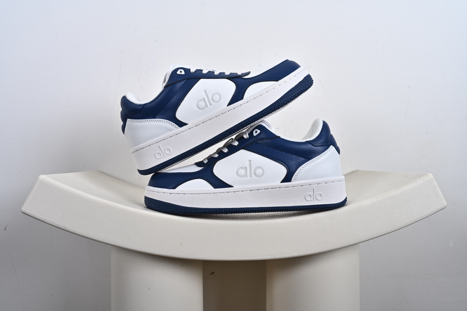 alo yoga Recover Mode 低帮休闲板鞋 平台/播播间 海淘代购专供品质