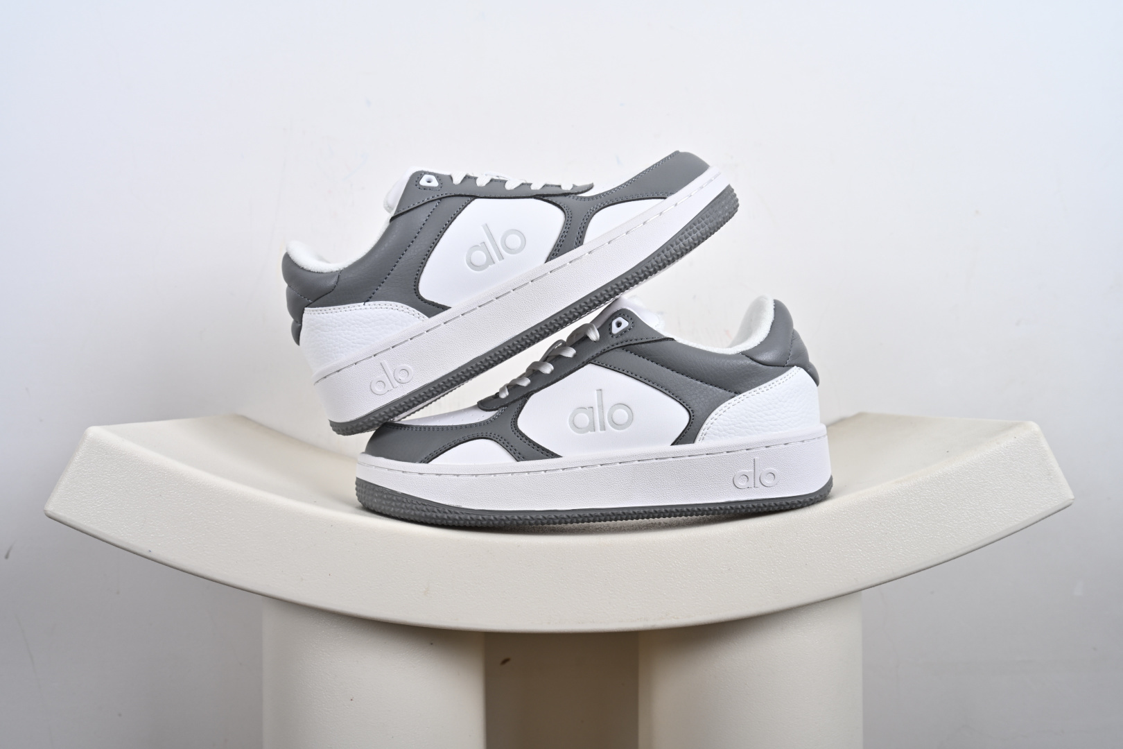 alo yoga Recover Mode 低帮休闲板鞋 平台/播播间 海淘代购专供品质