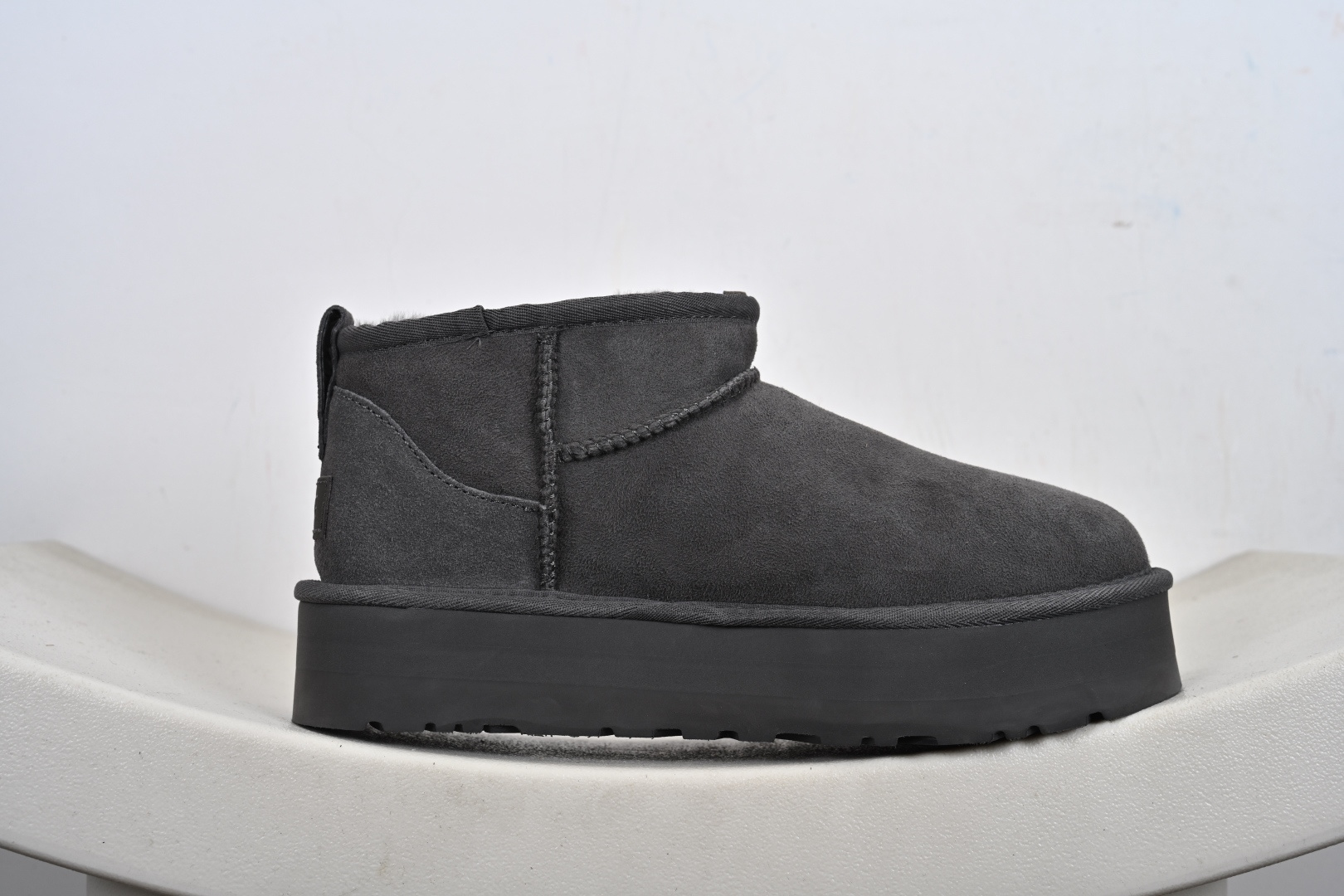 UGG 百搭单品 UGG 秋冬羊皮毛一体雪地靴 UGG W/1135093