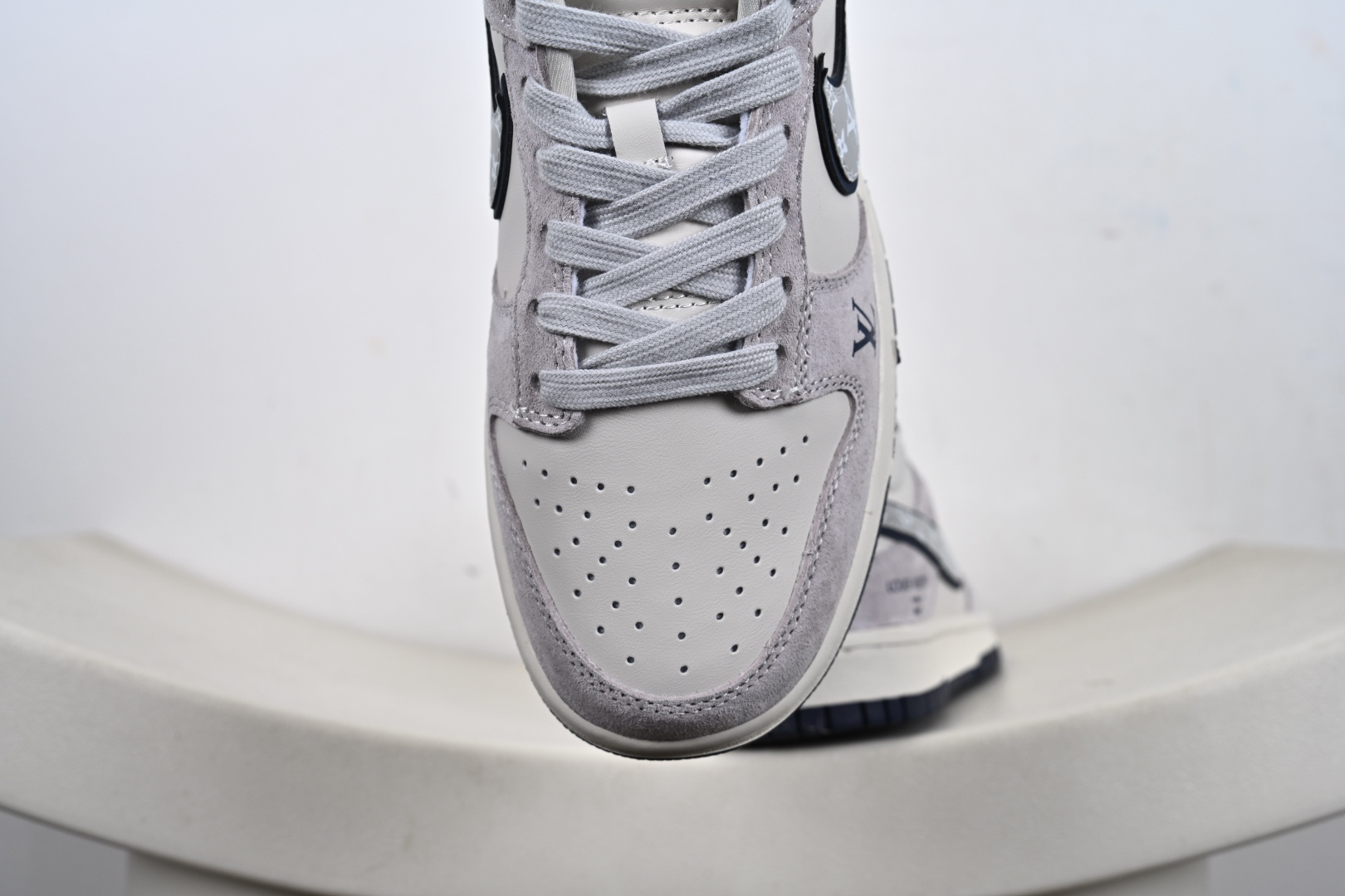 定制版Nike SB Dunk Low“ LV联名—雾霾蓝” 周年高端定制 低帮休闲板鞋 DN3168-005