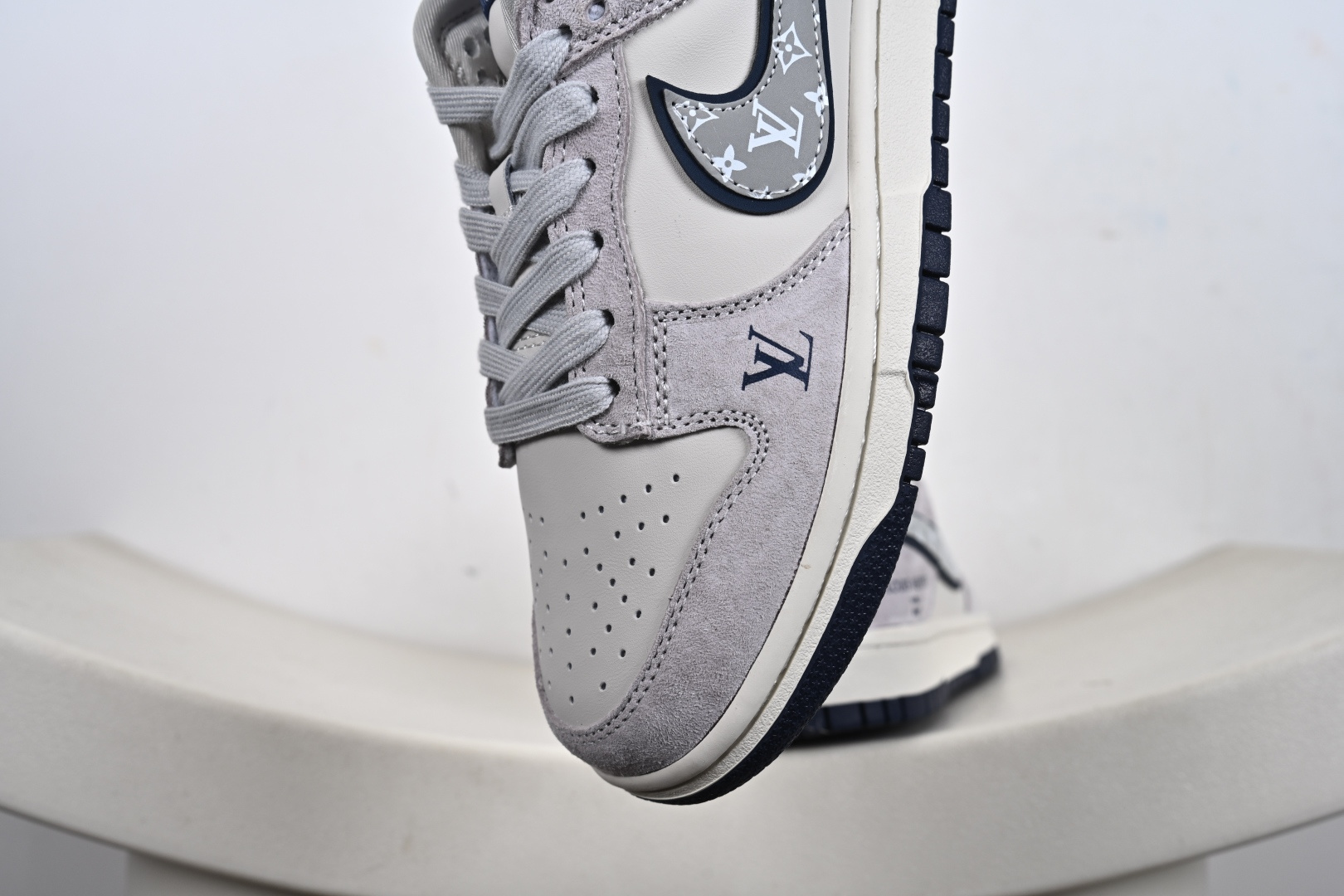 定制版Nike SB Dunk Low“ LV联名—雾霾蓝” 周年高端定制 低帮休闲板鞋 DN3168-005