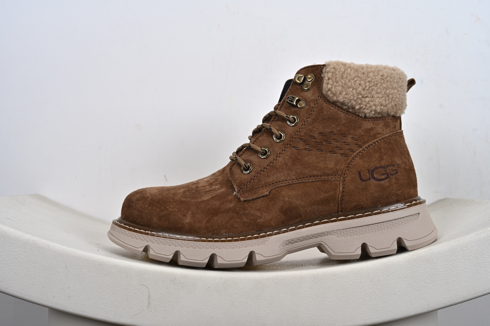 UGG Tasman Weather Hybrid 塔斯曼混合系列中帮轻量休闲马丁靴 U5869M