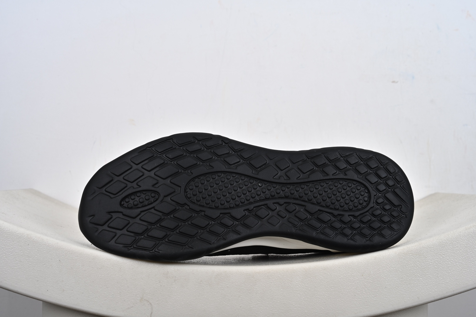 本地💰310优势放店
ECCO爱步男士休闲老爹鞋
简单耐看清爽版型 百搭休闲板鞋 柔酷7号系列
鞋面采用进口小牛皮+透气头层猪皮内里
时尚个性 出街有型 简约系带设计
可自由调节松紧 鞋底采用高端顶级TPR环保科技材料 磨具贴合鞋底给你不一样的缓力性能
舒适 增强运动性 高端大气时尚不失稳重
休闲百搭 简约利落
官方货号: 996637
尺码:38 39 40 41 42 43 44(皮鞋码)-M1-F7