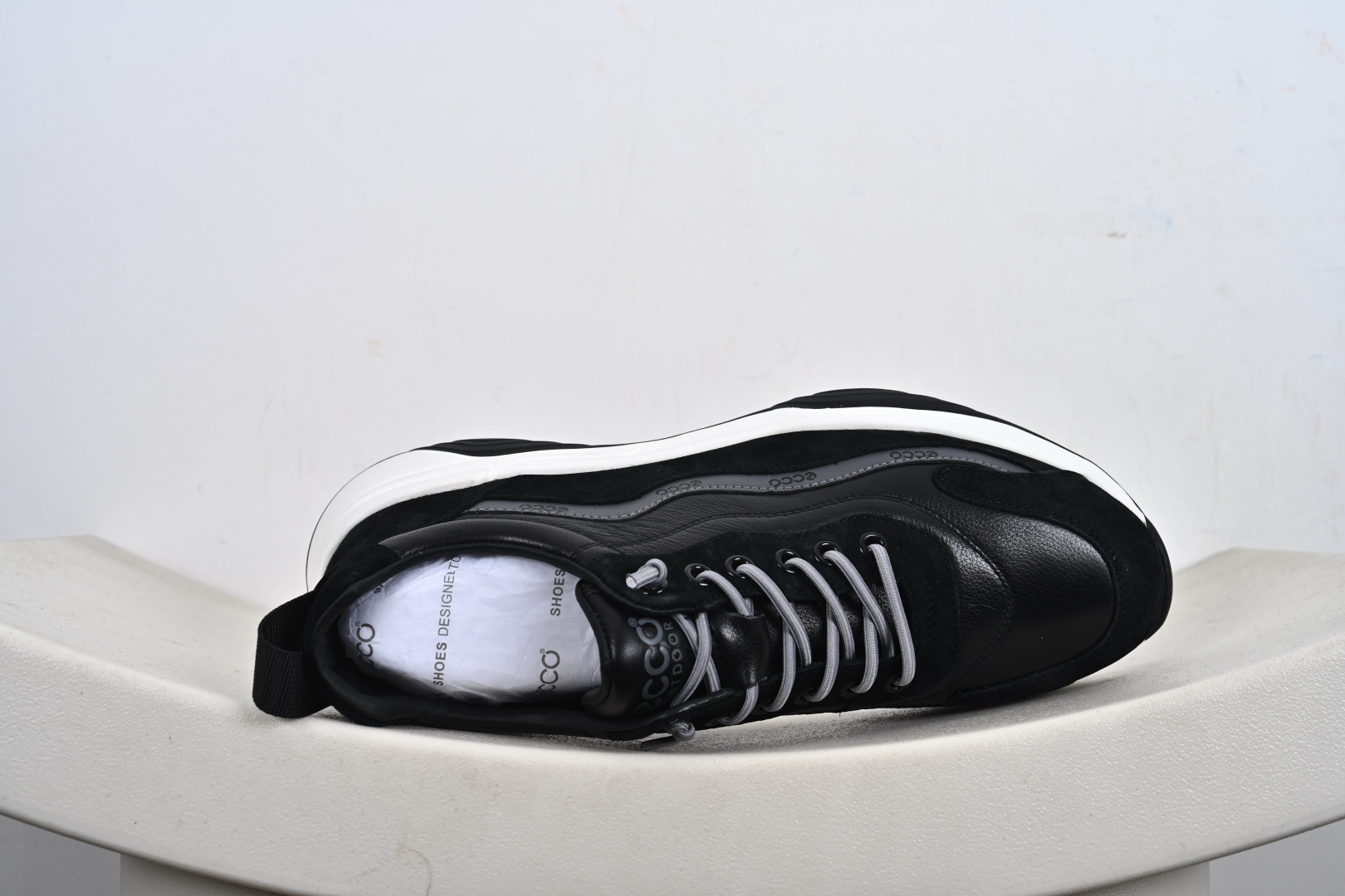 本地💰310优势放店
ECCO爱步男士休闲老爹鞋
简单耐看清爽版型 百搭休闲板鞋 柔酷7号系列
鞋面采用进口小牛皮+透气头层猪皮内里
时尚个性 出街有型 简约系带设计
可自由调节松紧 鞋底采用高端顶级TPR环保科技材料 磨具贴合鞋底给你不一样的缓力性能
舒适 增强运动性 高端大气时尚不失稳重
休闲百搭 简约利落
官方货号: 996637
尺码:38 39 40 41 42 43 44(皮鞋码)-M1-F7