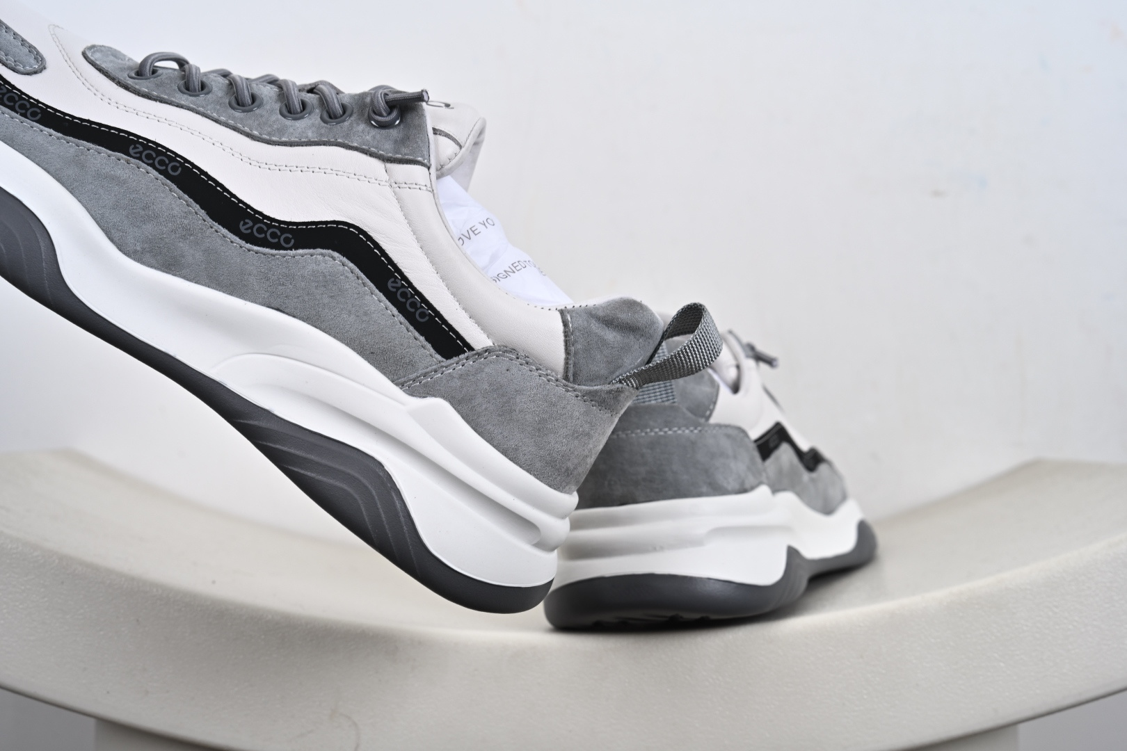 ECCO爱步男士休闲老爹鞋 简单耐看清爽版型 百搭休闲板鞋 996637