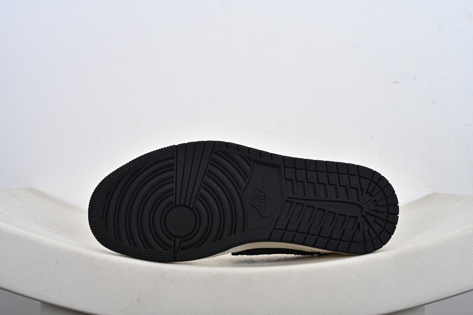 定制版Travis Scott x Fragment Design x Air Jordan 1 Low OG SP AJ1 乔1联名 雏菊米灰黑 低帮文化休闲板鞋 QW5088-207