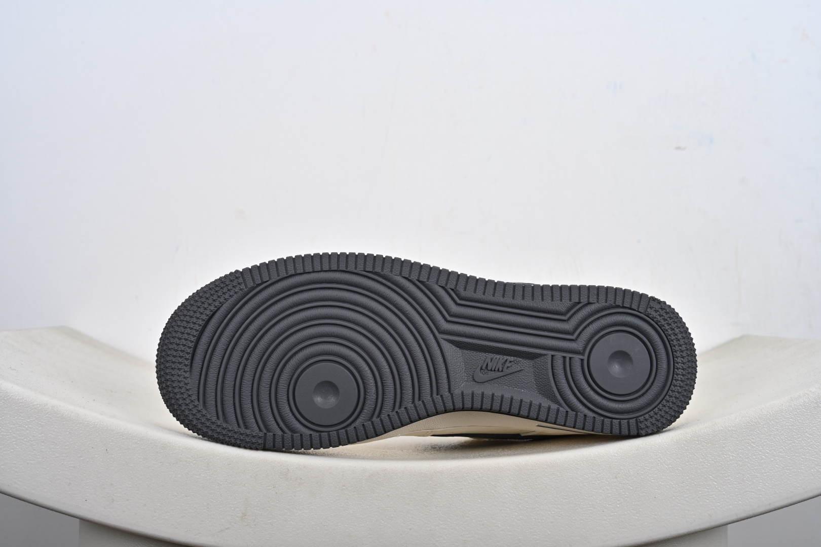 本地💰250优势放店
【定制版】NK Air Force 1'07 Low 斯图西联名 米深灰金标 空军一号低帮休闲板鞋 XX3168-223
#原楦头原纸板 原装鞋盒 定制五金配件 内置全掌气垫 原厂鞋底
尺码:36 36.5 37.5 38 38.5 39 40 40.5 41 42 42.5 43 44 44.5 45-T1-F1