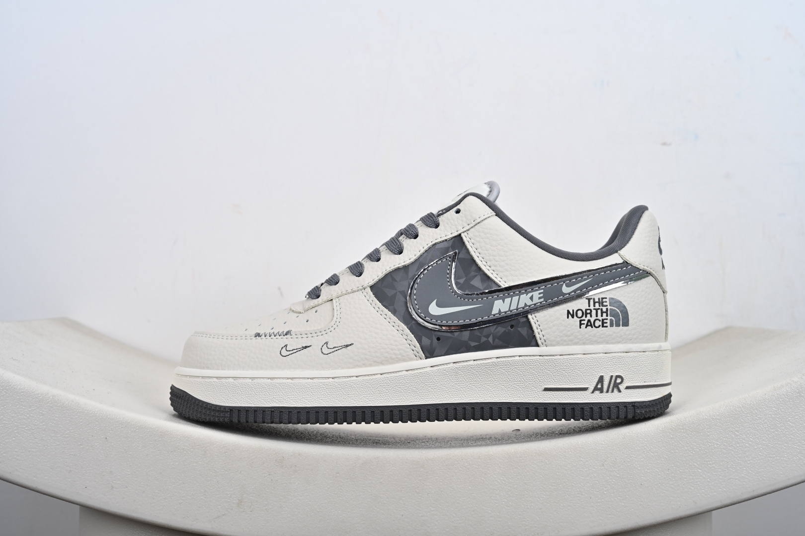 NIke Air Force 1 ‘07 Low “北面联名——米灰钻石”空军一号 低帮 运动鞋 DF0188-114