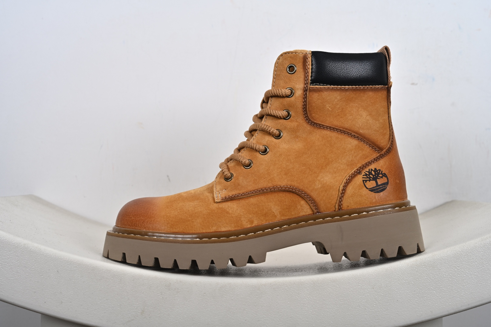 本地💰310优势放店
【踢不烂】Timberland 添柏岚/天伯伦
秋冬必备户外加绒休闲大黄靴
#广东大厂品质 原盒原包装(毛绒内里🔥保暖锁热)时尚潮流搭配 面料采用意大利🇮🇹顶级磨砂细纹牛皮 搭配防臭防腐真皮乳胶鞋垫 大底到五金都是代工厂原材料制作 同原版固特异永不开胶工艺 好货不杀猪 首单质量严格把控 全网独家首发 品质毋庸置疑 全套官网统一包装 给您完美的穿着体验 质量考究耐穿 型男必备 专治不帅 高品质脚感一流 今年冬季防寒户外专用 日常随意搭配
货号:TB10053
尺码:38 39 40 41 42 43 44(皮鞋码)-M1-F7