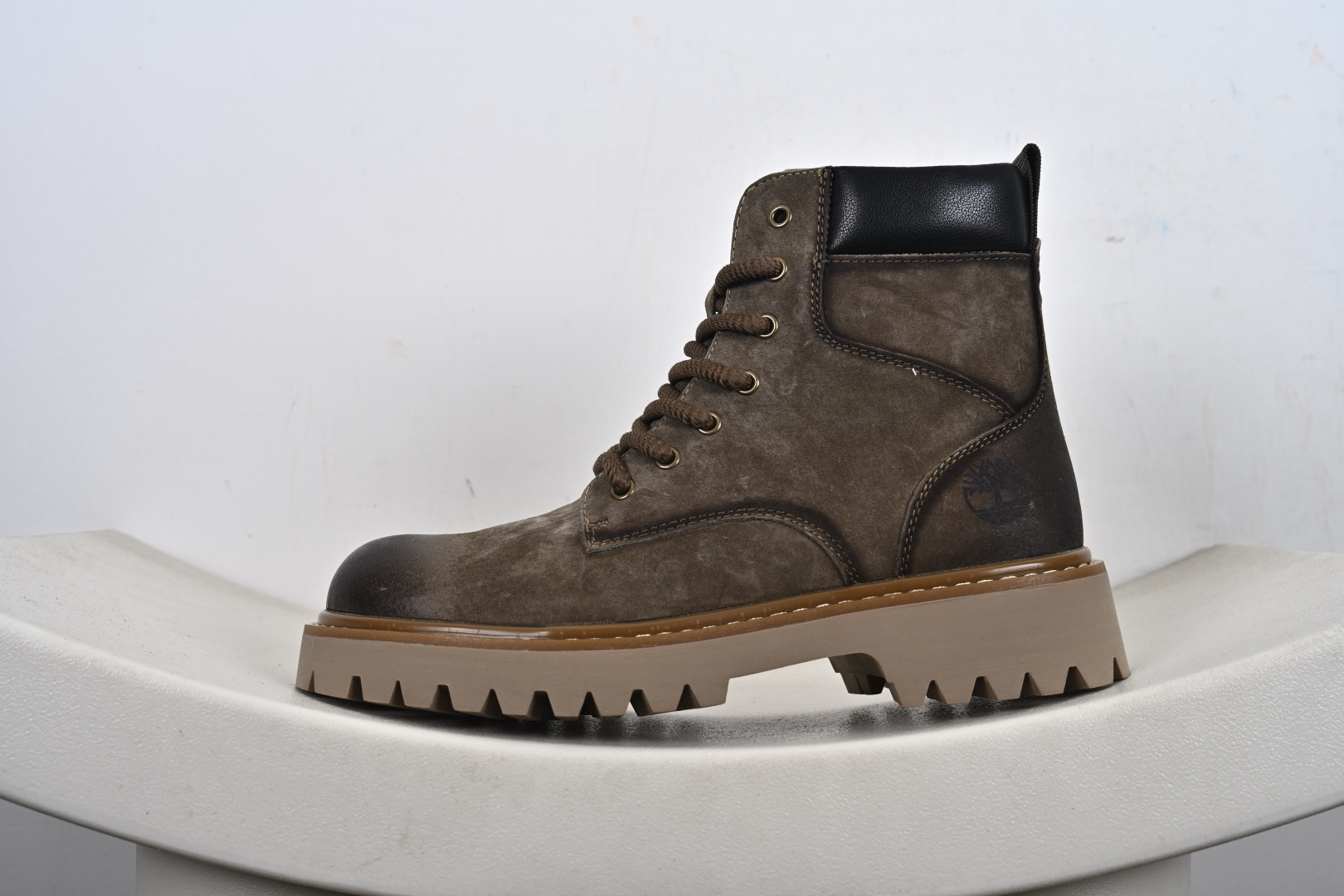 本地💰310优势放店
【踢不烂】Timberland 添柏岚/天伯伦
秋冬必备户外加绒休闲大黄靴
#广东大厂品质 原盒原包装(毛绒内里🔥保暖锁热)时尚潮流搭配 面料采用意大利🇮🇹顶级磨砂细纹牛皮 搭配防臭防腐真皮乳胶鞋垫 大底到五金都是代工厂原材料制作 同原版固特异永不开胶工艺 好货不杀猪 首单质量严格把控 全网独家首发 品质毋庸置疑 全套官网统一包装 给您完美的穿着体验 质量考究耐穿 型男必备 专治不帅 高品质脚感一流 今年冬季防寒户外专用 日常随意搭配
货号:TB10053
尺码:38 39 40 41 42 43 44(皮鞋码)-M1-F7