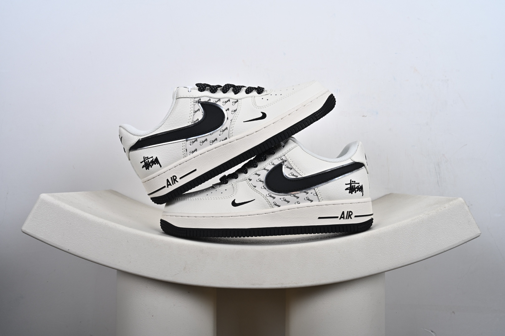 本地💰180支持放店
海外限量发售！公司级NIke Air Force 1 ‘07 Low “斯图西联名—米黑英文银边”空军一号 低帮 运动鞋 休闲鞋 折边针车 工艺难度大 原楦头原纸板 原装鞋盒 定制五金配件 内置全掌气垫 原厂鞋底 
货号：XZ3328-506
Size：36 36.5 37.5 38 38.5 39 40 40.5 41 42 42.5 43 44 44.5 45-F2-E5