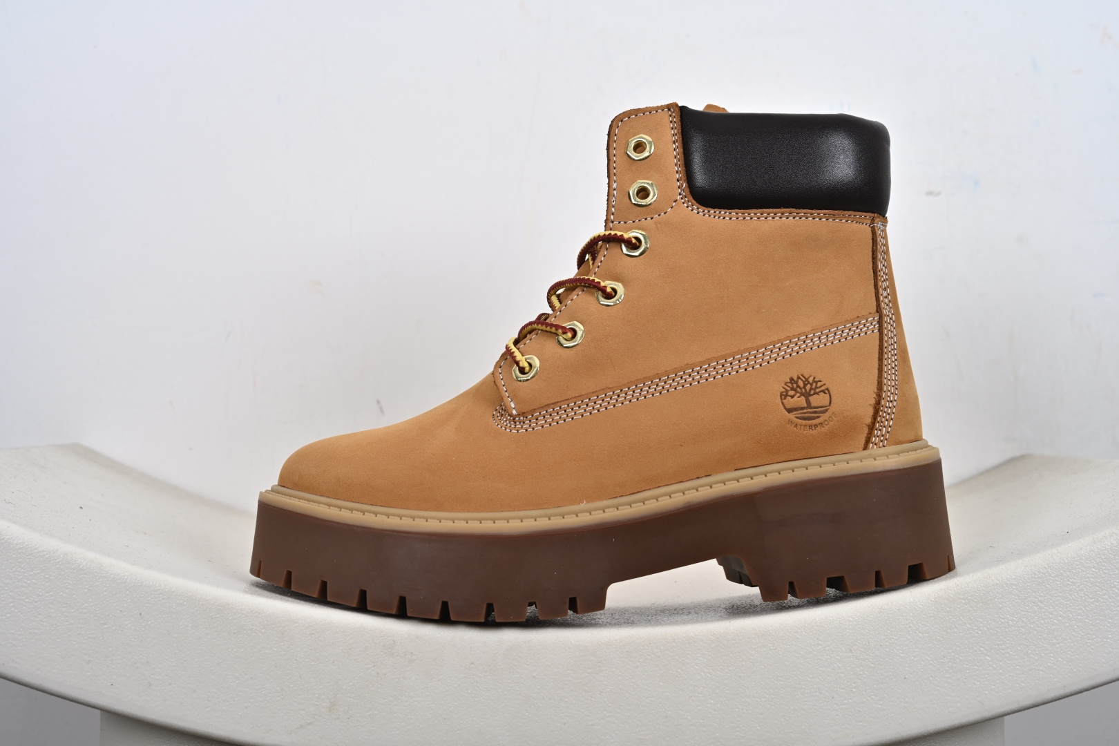 本地💰290终端供货
·添柏岚Timberland Scarponcini Stone Street 6 Inch Boots 登山街头系列经典中帮厚底户外工装风休闲马丁靴“小麦黄黑”TB1A5RJD
尺码:35-40-M1-F4