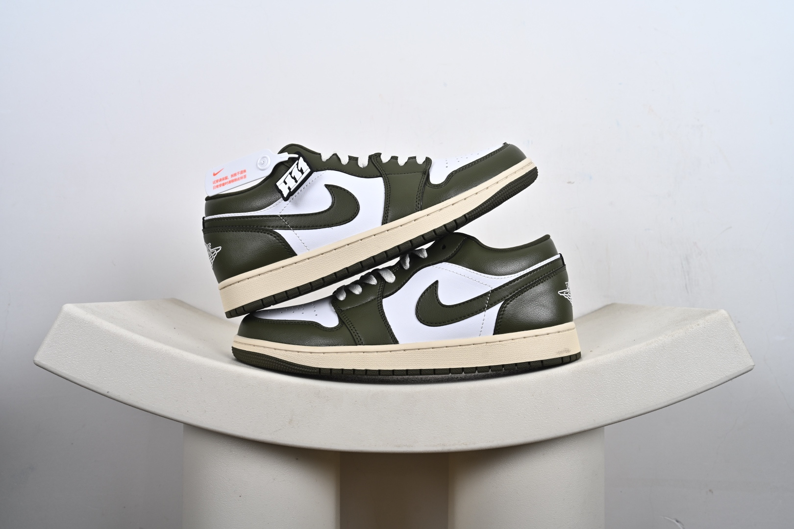 本地💰190支持放店
Nike Air Jordan 1 Low OG 耐克 AJ1乔1低帮休闲板鞋 
货号:CD0774-122  尺码:35.5-47.5   
H11顶级版本市场最强团队呕心沥血重资打造完美售后高品质福利版
原鞋原楦原底原料版型正确细节无敌清洁度完持续更新 敬请期待-M1-E6