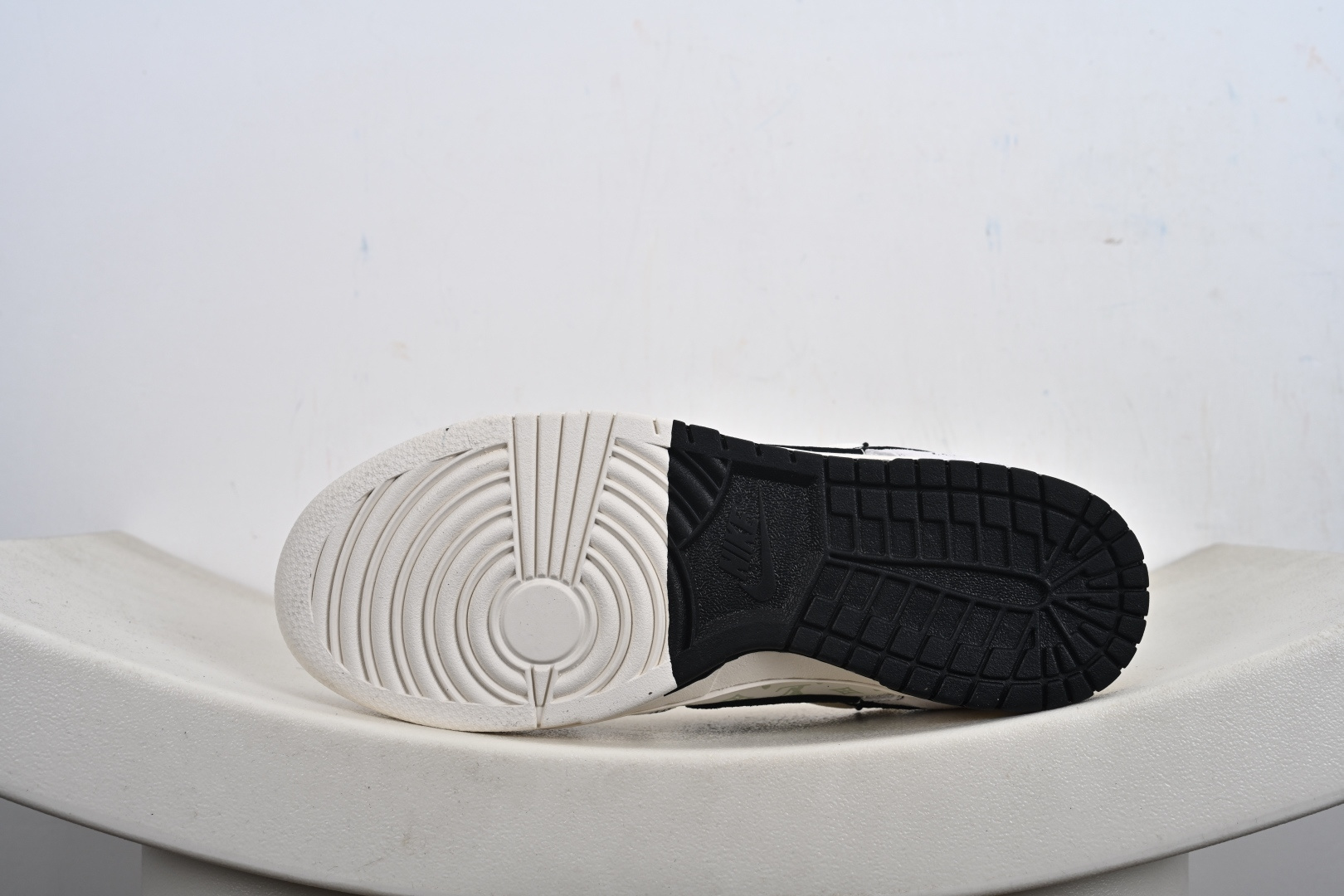 定制版Nike SB Dunk Low LV联名 灰涂鸦抽绳 周年高端定制 低帮休闲板鞋 CX5050-Y33