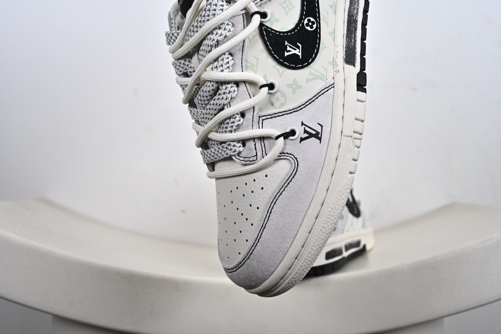 定制版Nike SB Dunk Low LV联名 灰涂鸦抽绳 周年高端定制 低帮休闲板鞋 CX5050-Y33