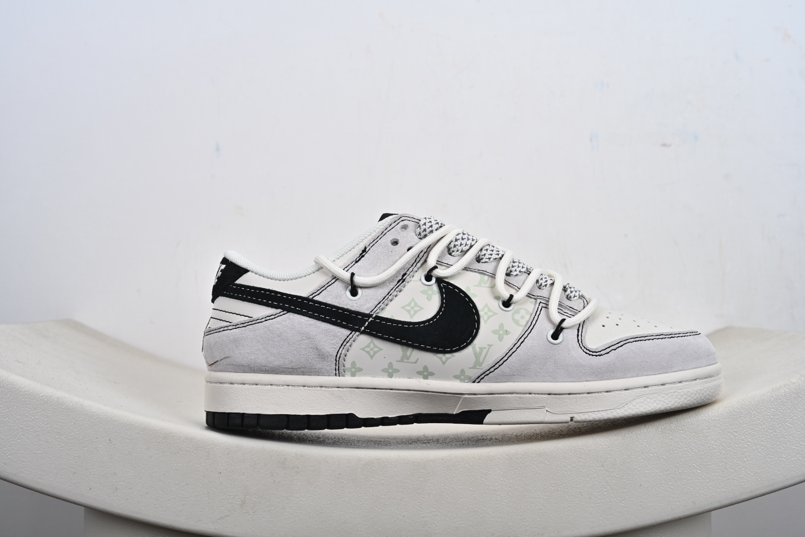 定制版Nike SB Dunk Low LV联名 灰涂鸦抽绳 周年高端定制 低帮休闲板鞋 CX5050-Y33