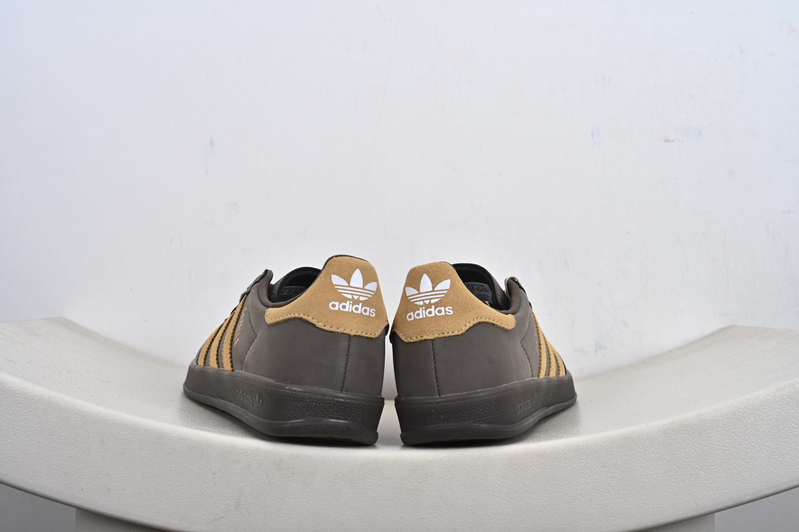 Adidas Originals Gazelle Indoor 三叶草复古休闲防滑耐磨低帮板鞋 JQ8386