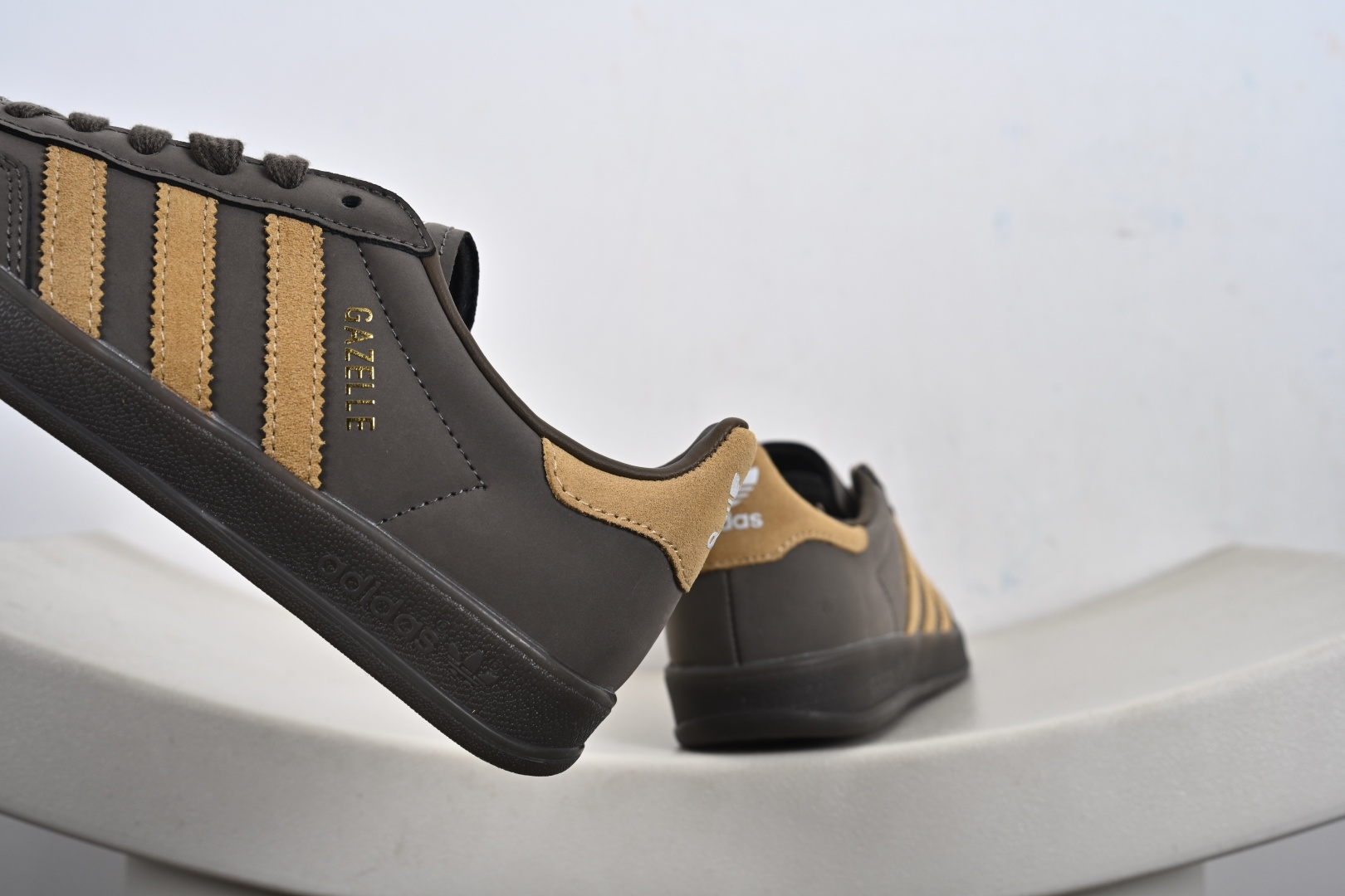 Adidas Originals Gazelle Indoor 三叶草复古休闲防滑耐磨低帮板鞋 JQ8386