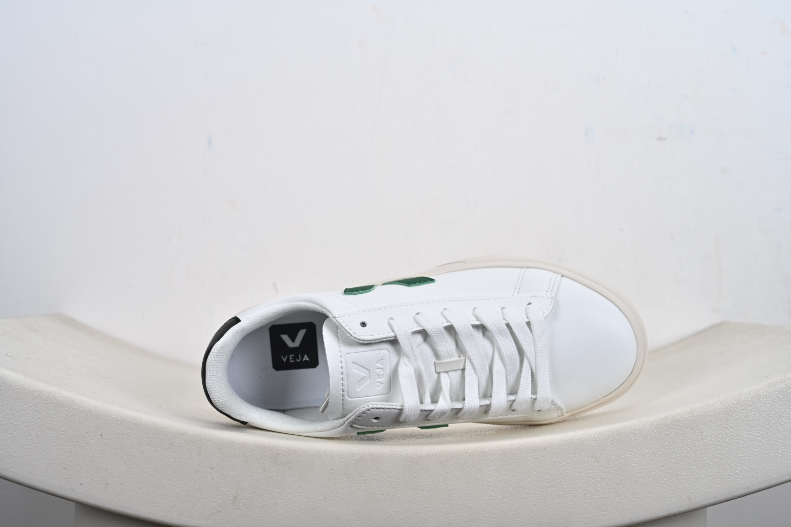 本地💰105支持放店
veja Recife Logo CHROMEFREE LEA
法国小众品牌Veja小白鞋 经典小板鞋
增高且有型 妥妥的通勤之王
VEJA始终以绿色地球和低碳运动为宗旨
品牌的所有单品也均用环保材料制作
始终以行动承担对环境的责任
此款VEJA 男女款情侣运动鞋
采用透气皮革鞋面 时尚简约 轻薄舒适
官方货号: CP052195、CP051928
尺码: 36-45没半码-L2-7X