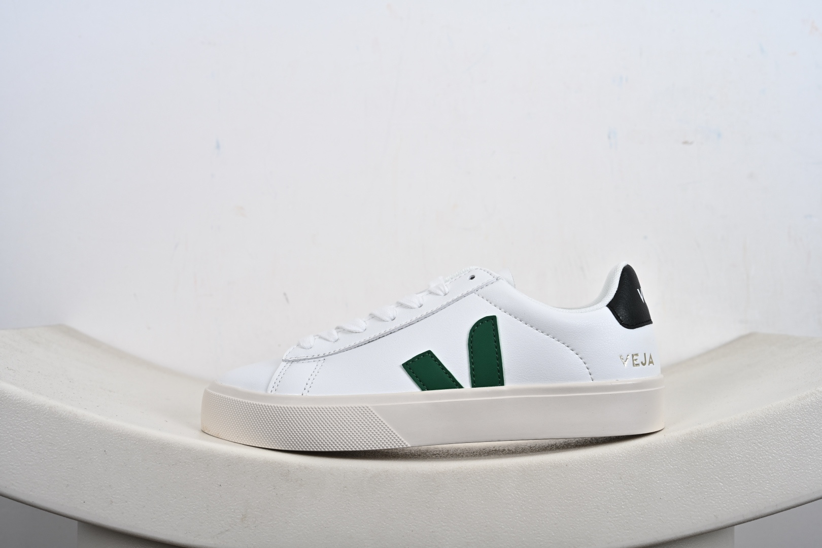 本地💰105支持放店
veja Recife Logo CHROMEFREE LEA
法国小众品牌Veja小白鞋 经典小板鞋
增高且有型 妥妥的通勤之王
VEJA始终以绿色地球和低碳运动为宗旨
品牌的所有单品也均用环保材料制作
始终以行动承担对环境的责任
此款VEJA 男女款情侣运动鞋
采用透气皮革鞋面 时尚简约 轻薄舒适
官方货号: CP052195、CP051928
尺码: 36-45没半码-L2-7X
