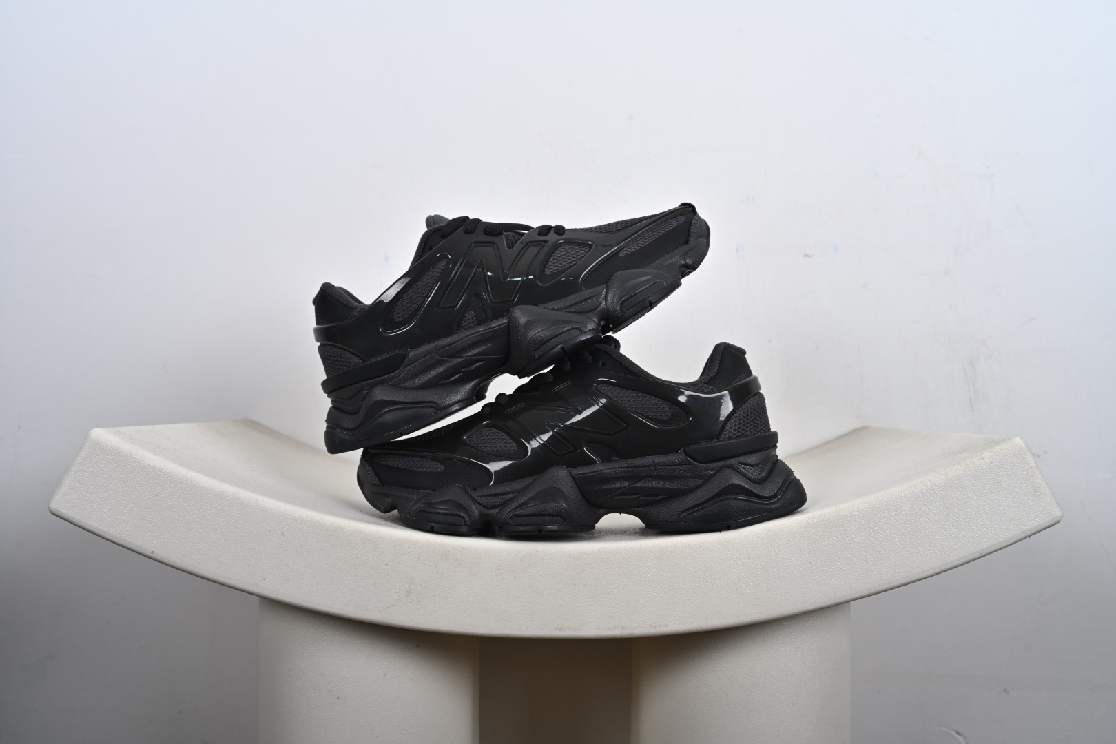 #合集💕 优势放店 Joe Freshgoods x New Balance NB9060 联名款 复古休闲运动慢跑鞋 #鞋款灵感源自设计师本人对夏日的怀日回忆.鞋面大身由空间双格及磨砂鞋面拼接而生,配以柔和、温暖的粉橘色调,夏日氛围拉满 #采用大面积网眼以及麂皮材质覆盖鞋身,还原经典气质.搭载ABZORB避震科技,由泡沫聚酯制成,上脚可以有效减少由鞋底反弹对身体及双腿的冲击力 货号:U9060ZWD、U9060 PNR、U9060YF1、U9060ASP、U9060JDP、U9060ZBS、U9060CCB、U90600RC、U9060IAA、 X8-E7