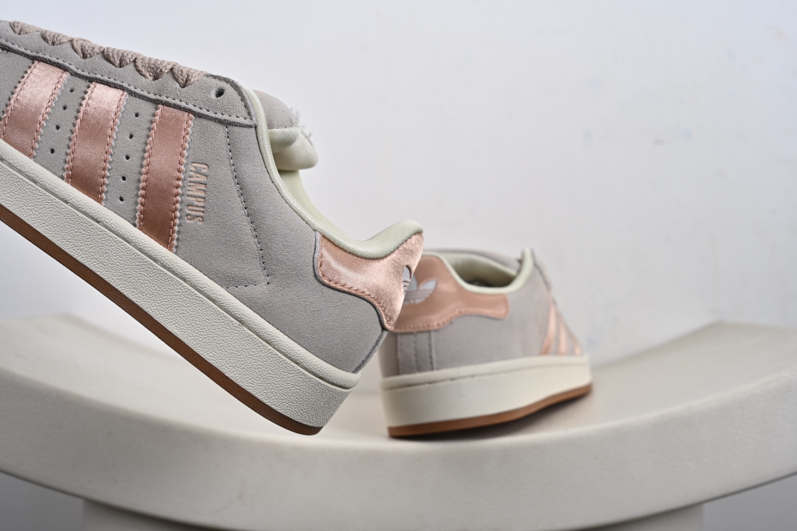 Adidas CAMPUS OOs 阿迪达斯学院系列 面包风经典复古低帮百搭休闲运动板鞋 JP6145