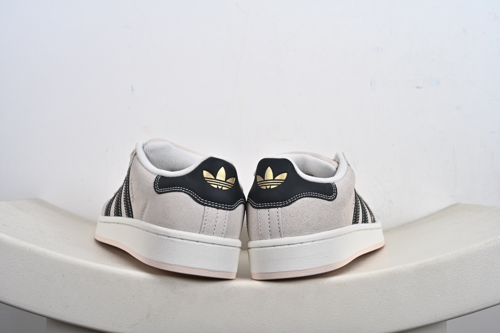 Adidas CAMPUS OOs W 阿迪达斯学院系列 面包风经典复古低帮百搭休闲运动板鞋 JQ5733