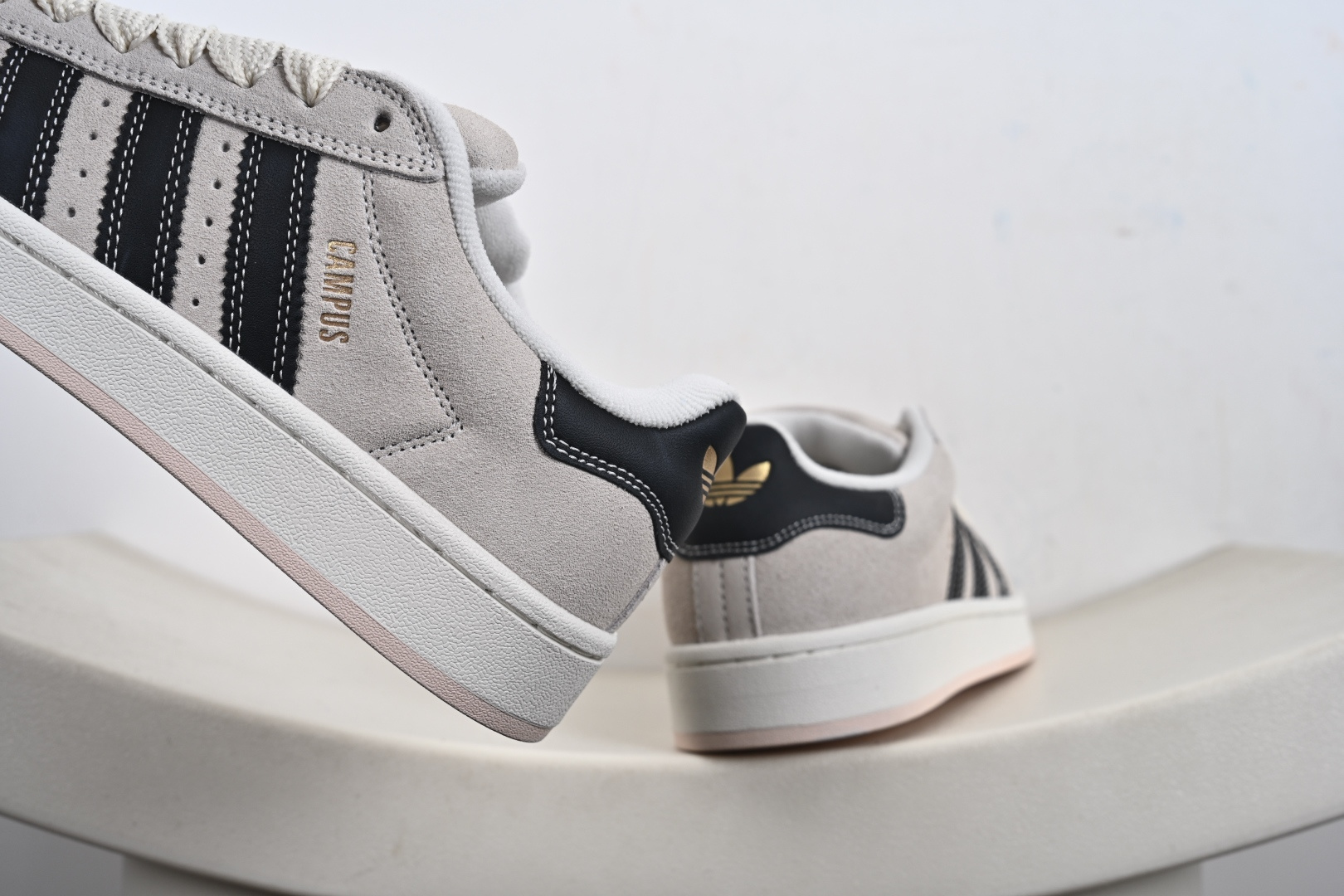 Adidas CAMPUS OOs W 阿迪达斯学院系列 面包风经典复古低帮百搭休闲运动板鞋 JQ5733