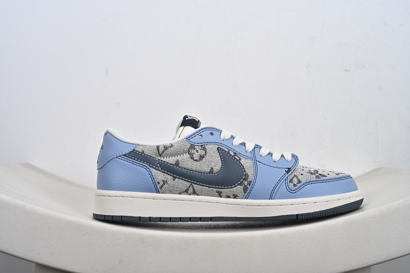 Travis Scott x Fragment Design x Jordan Air Jordan 1 Low OG SP “LV联名——天蓝灰布印花” XS7089-606
