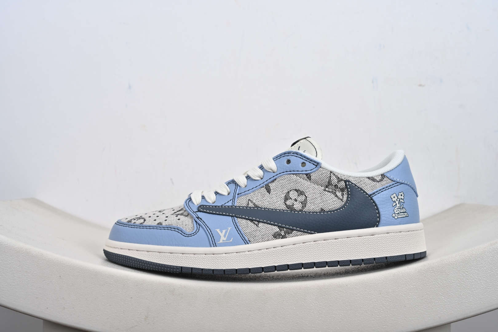 Travis Scott x Fragment Design x Jordan Air Jordan 1 Low OG SP “LV联名——天蓝灰布印花” XS7089-606