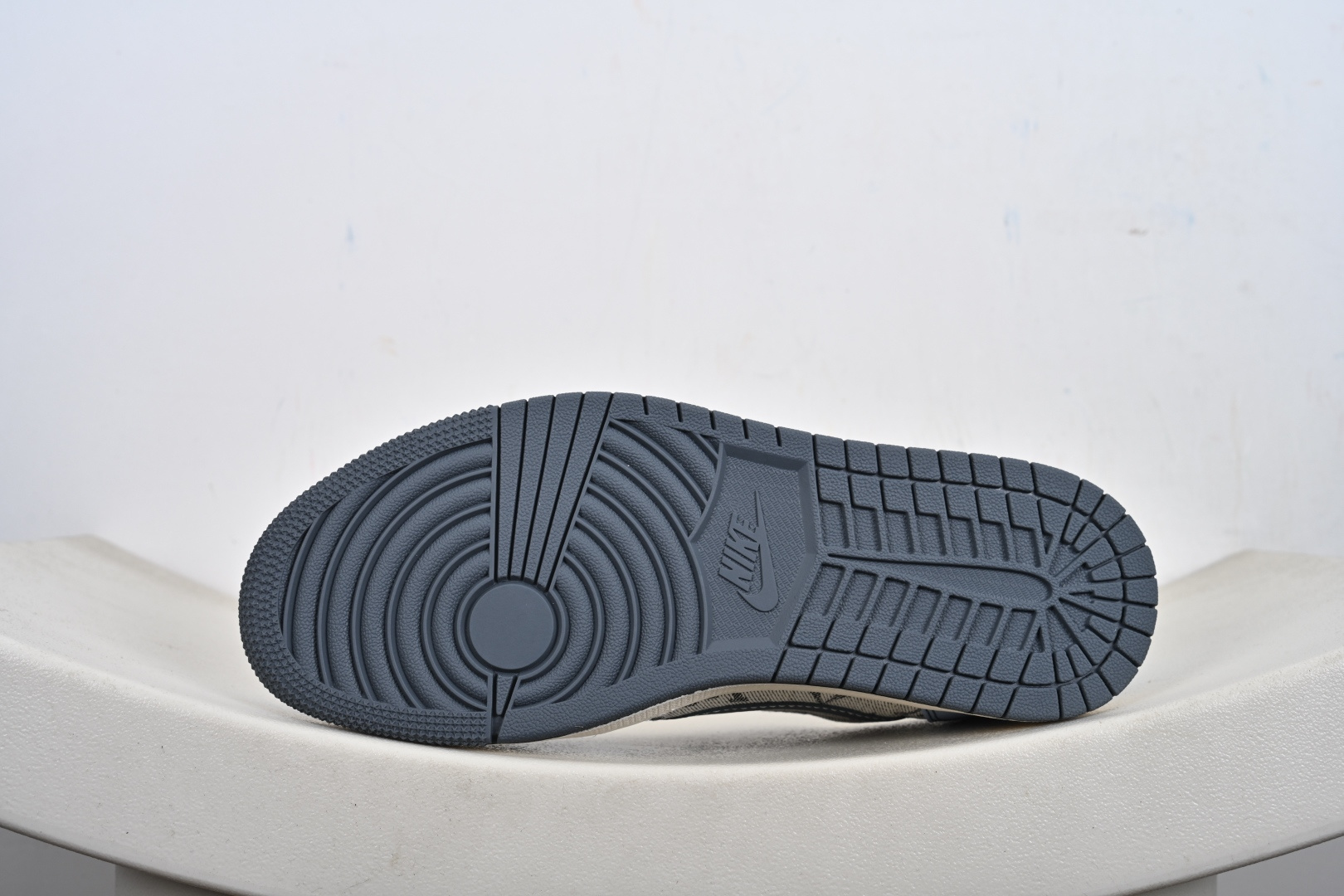 Travis Scott x Fragment Design x Jordan Air Jordan 1 Low OG SP “LV联名——天蓝灰布印花” XS7089-606