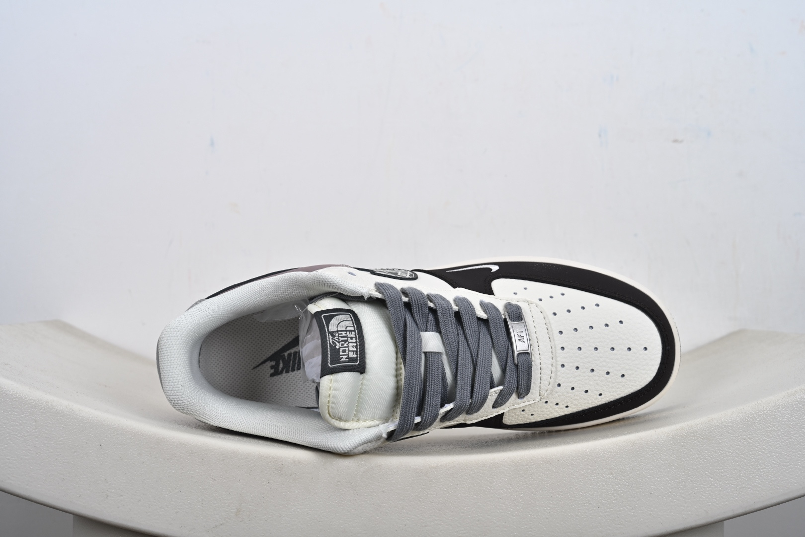 Nike Air Force 1 ‘07 Low “北面联名——米灰黑涂鸦勾”空军一号 高端定制 低帮 运动鞋 QW5606-271