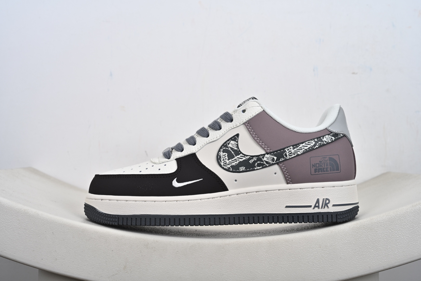 Nike Air Force 1 ‘07 Low “北面联名——米灰黑涂鸦勾”空军一号 高端定制 低帮 运动鞋 QW5606-271