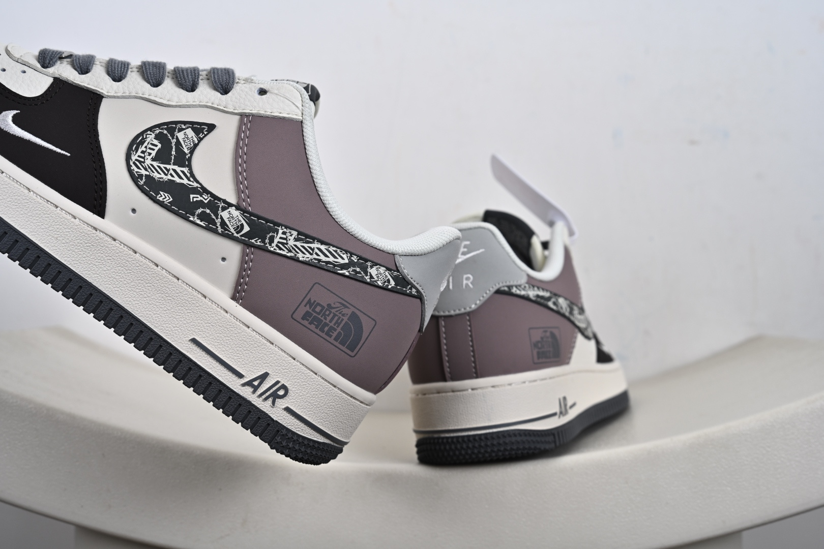 Nike Air Force 1 ‘07 Low “北面联名——米灰黑涂鸦勾”空军一号 高端定制 低帮 运动鞋 QW5606-271