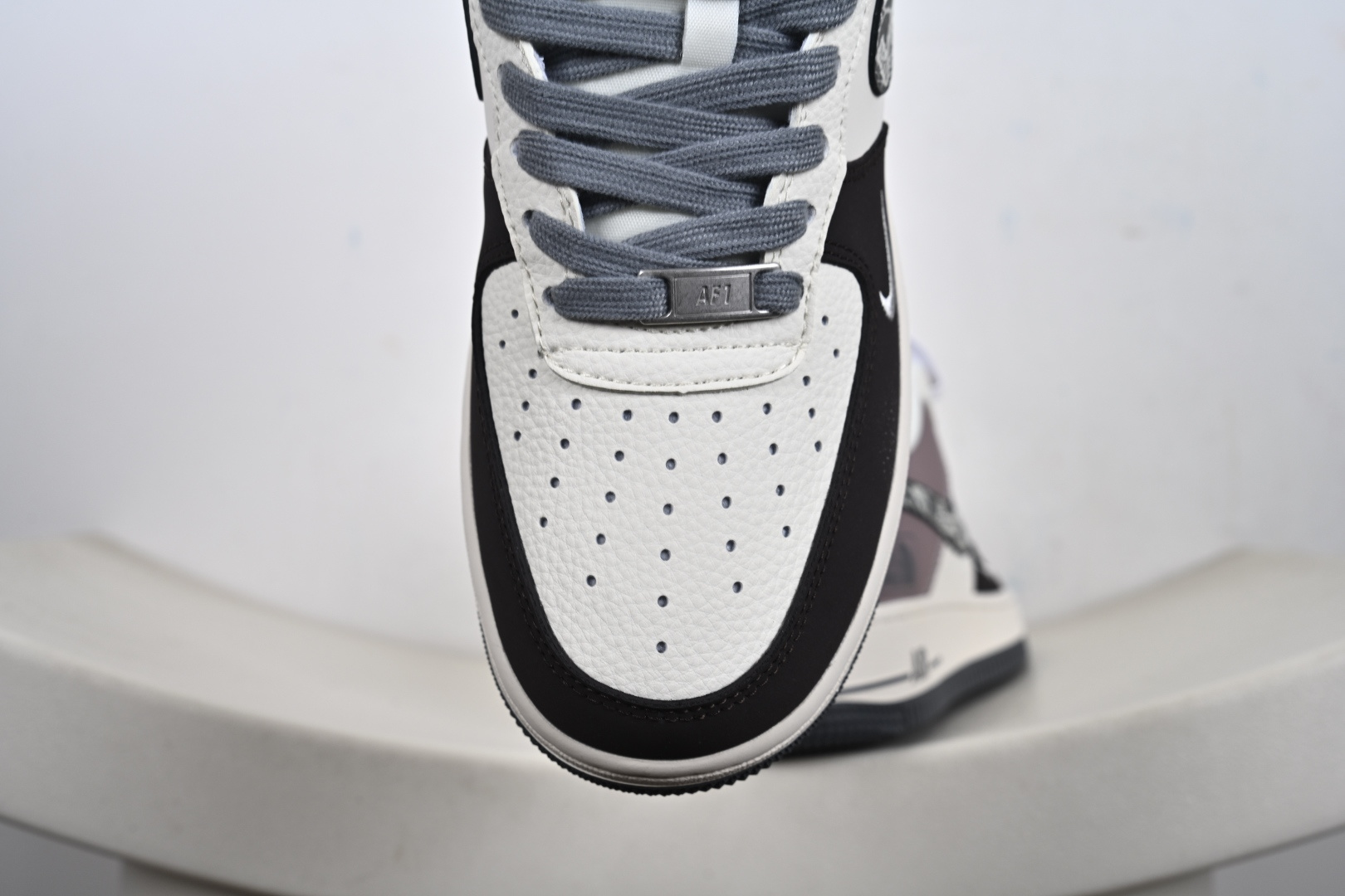 Nike Air Force 1 ‘07 Low “北面联名——米灰黑涂鸦勾”空军一号 高端定制 低帮 运动鞋 QW5606-271