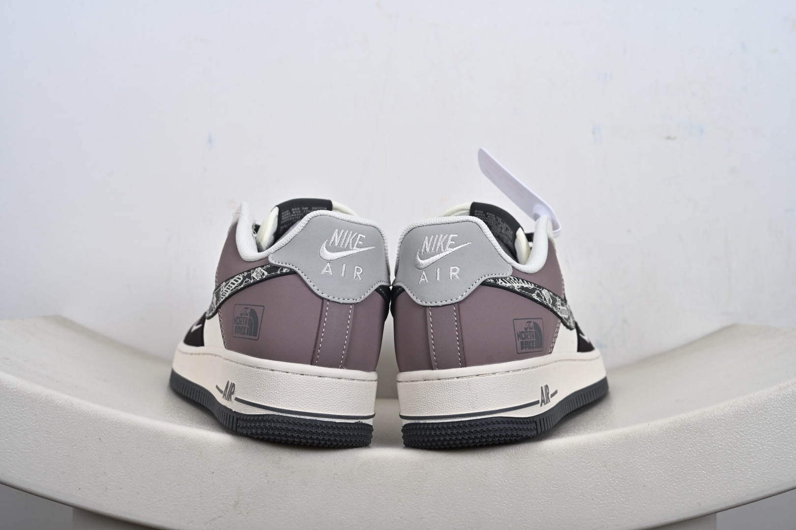 Nike Air Force 1 ‘07 Low “北面联名——米灰黑涂鸦勾”空军一号 高端定制 低帮 运动鞋 QW5606-271