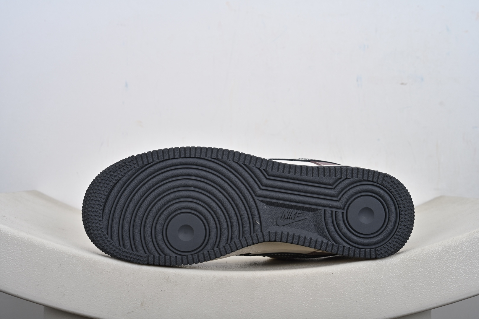 Nike Air Force 1 ‘07 Low “北面联名——米灰黑涂鸦勾”空军一号 高端定制 低帮 运动鞋 QW5606-271