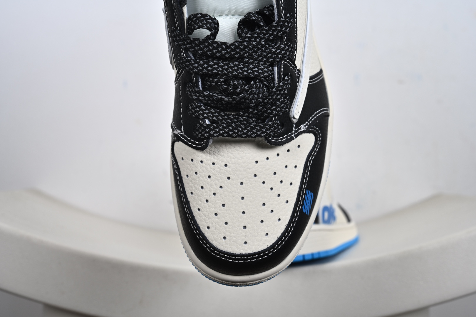 Nike AIR JORDAN 1HI ZOOM AIR乔1倒钩联名款 低帮文化休闲板鞋 XB1979-024