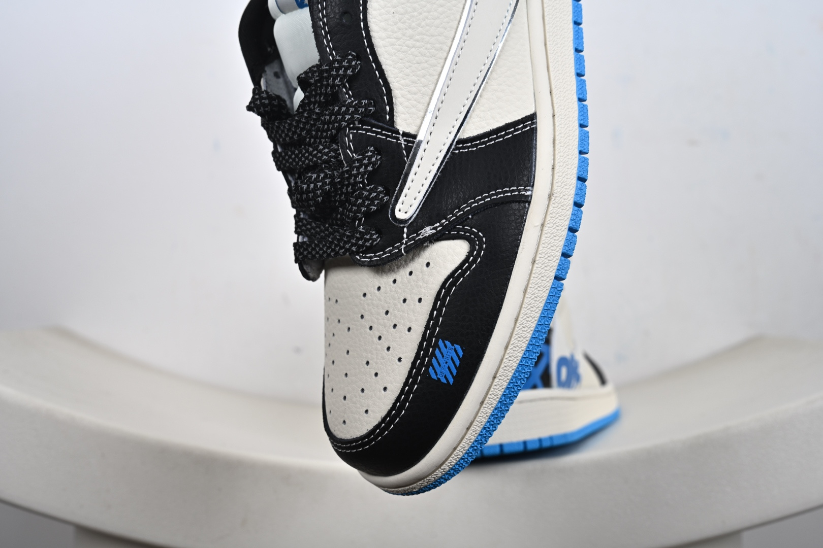 Nike AIR JORDAN 1HI ZOOM AIR乔1倒钩联名款 低帮文化休闲板鞋 XB1979-024