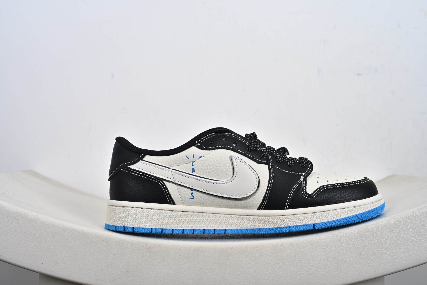 Nike AIR JORDAN 1HI ZOOM AIR乔1倒钩联名款 低帮文化休闲板鞋 XB1979-024