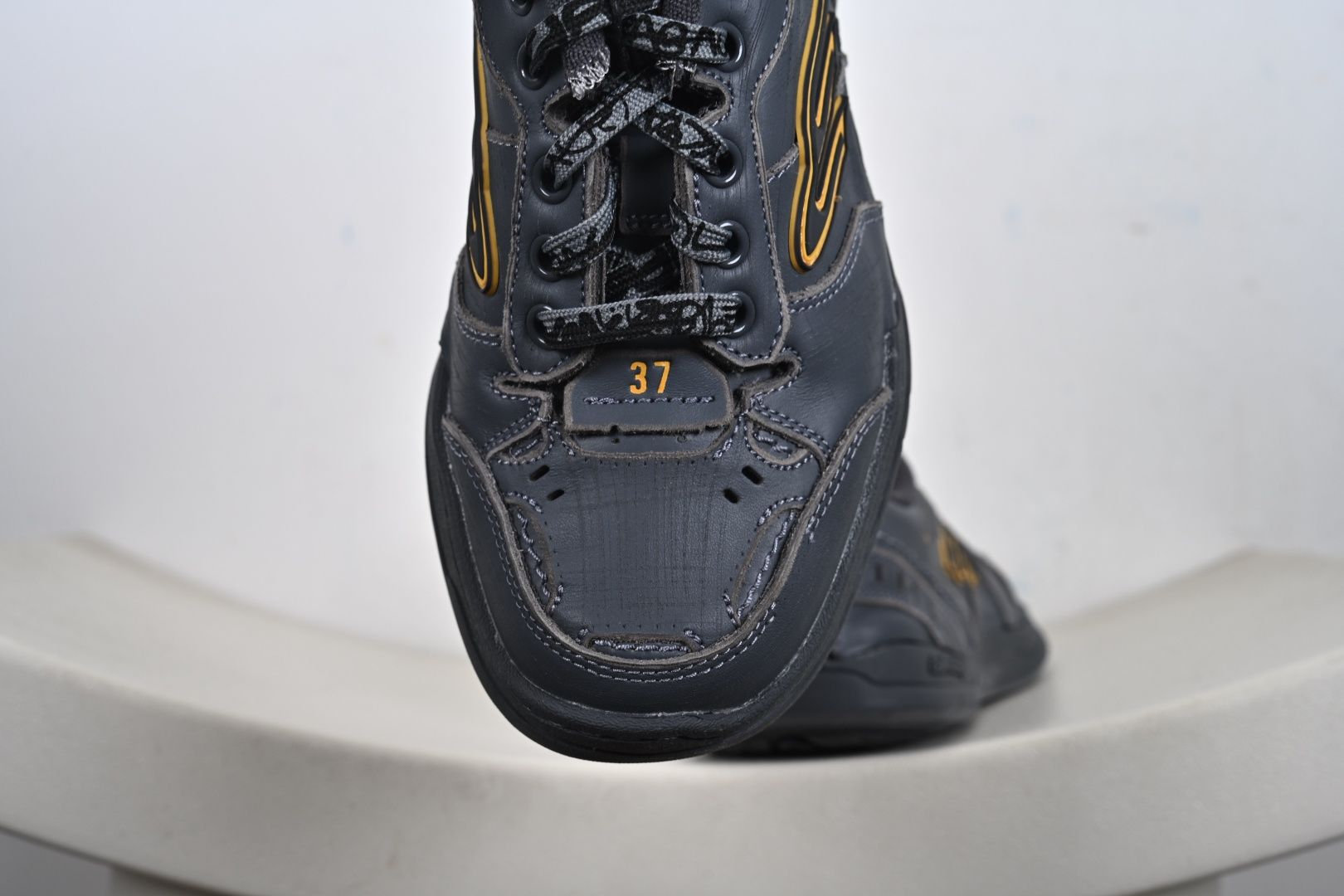 Balenciaga 巴黎世家 Hamptons 手工做旧款 牛皮革 复古圆头系带低帮休闲鞋 841765 WCURB 9141 841765 WCURB 1180