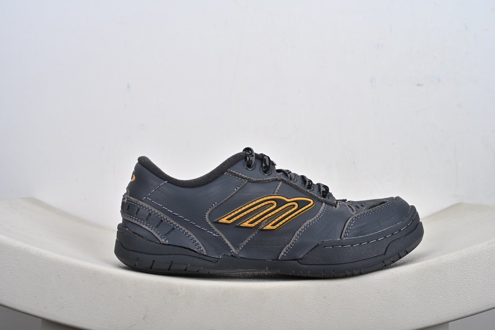 Balenciaga 巴黎世家 Hamptons 手工做旧款 牛皮革 复古圆头系带低帮休闲鞋 841765 WCURB 9141 841765 WCURB 1180