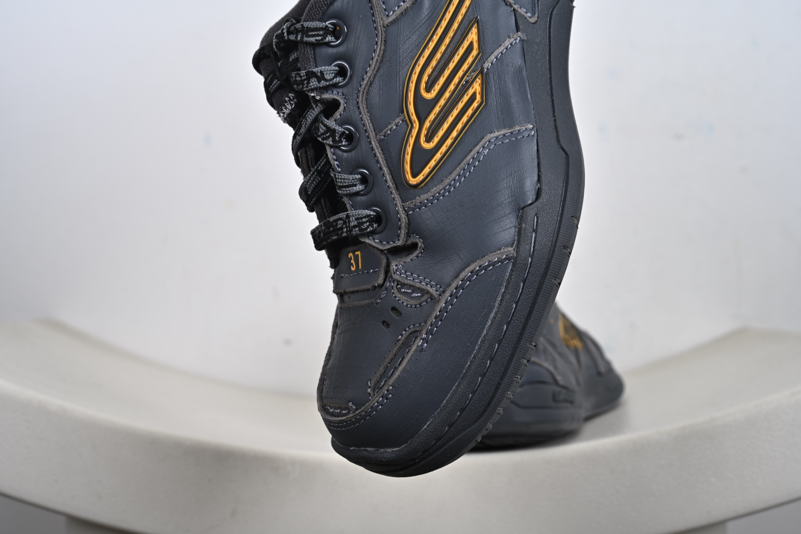 Balenciaga 巴黎世家 Hamptons 手工做旧款 牛皮革 复古圆头系带低帮休闲鞋 841765 WCURB 9141 841765 WCURB 1180