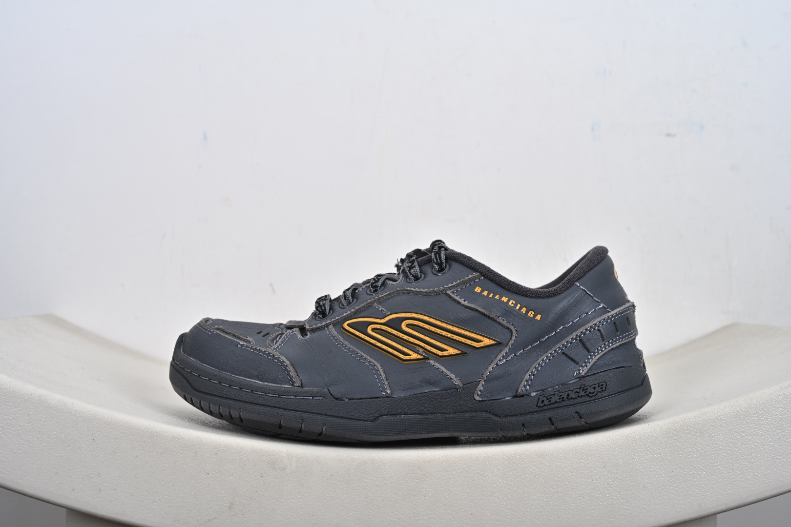 Balenciaga 巴黎世家 Hamptons 手工做旧款 牛皮革 复古圆头系带低帮休闲鞋 841765 WCURB 9141 841765 WCURB 1180