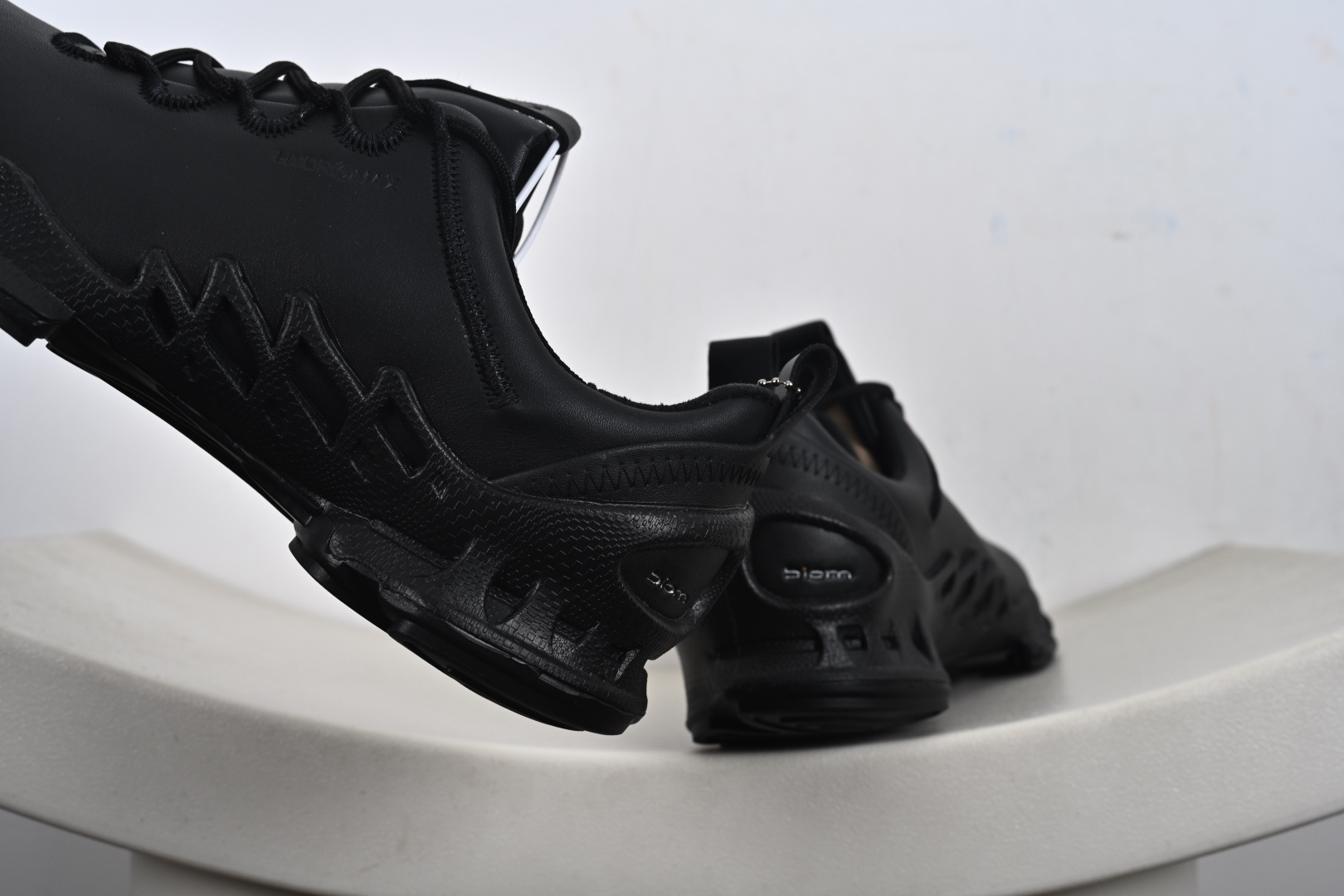 爱步运动鞋男鞋 秋冬真皮休闲防滑跑步鞋 825101