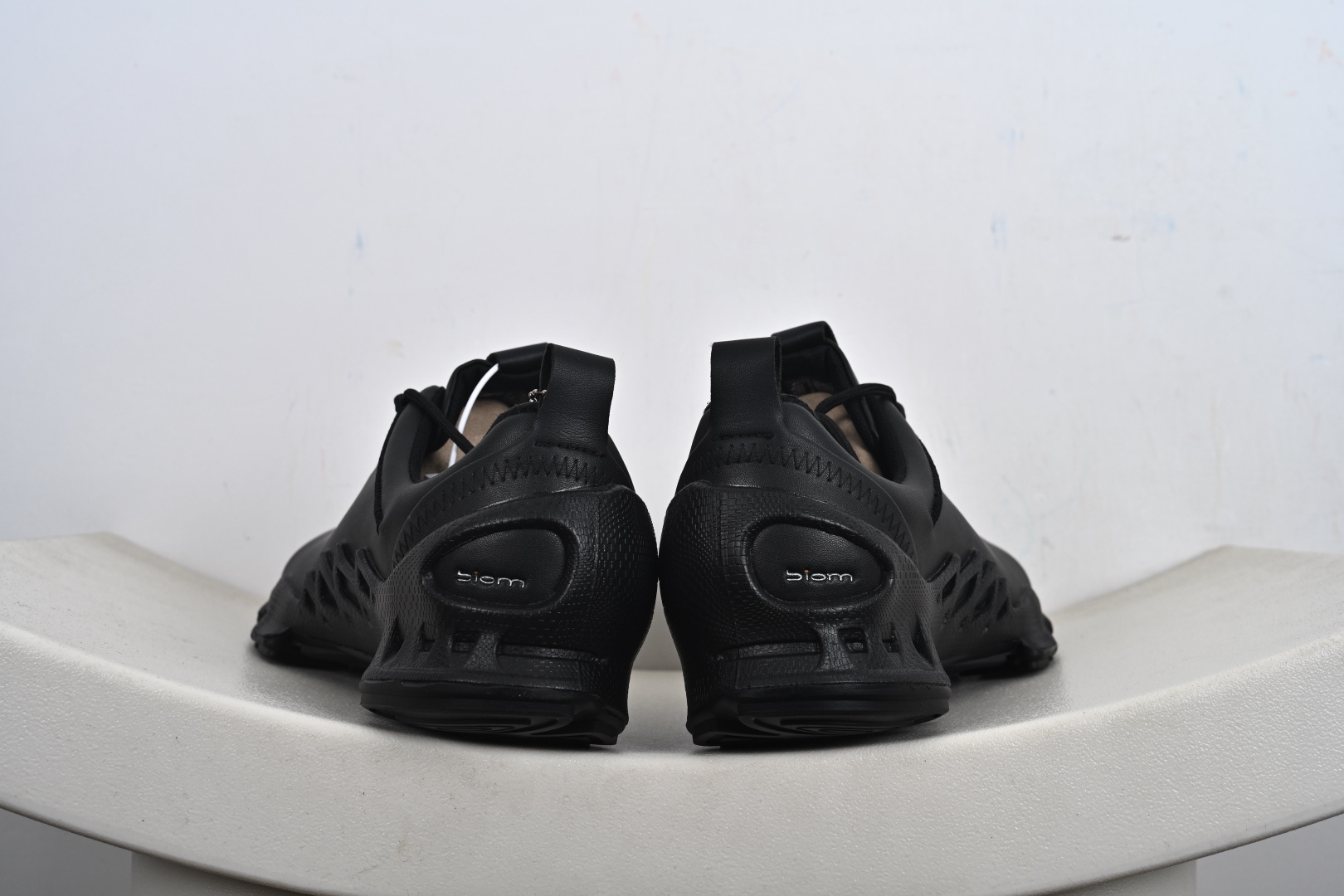 爱步运动鞋男鞋 秋冬真皮休闲防滑跑步鞋 825101