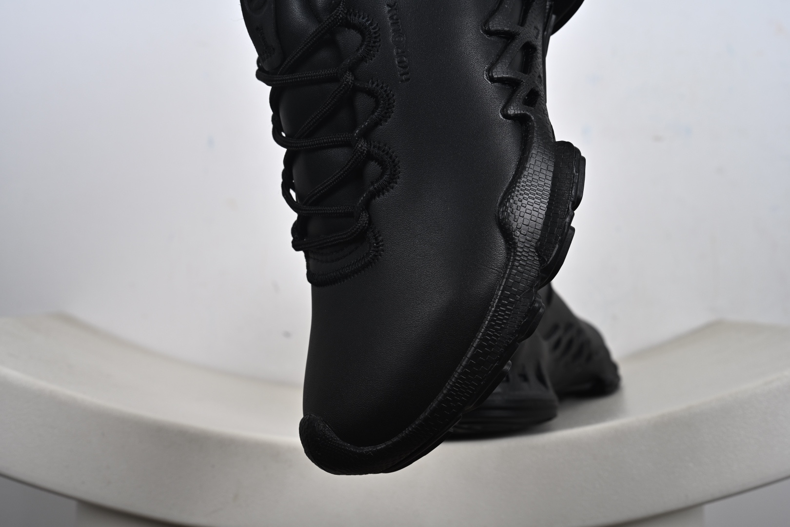 爱步运动鞋男鞋 秋冬真皮休闲防滑跑步鞋 825101