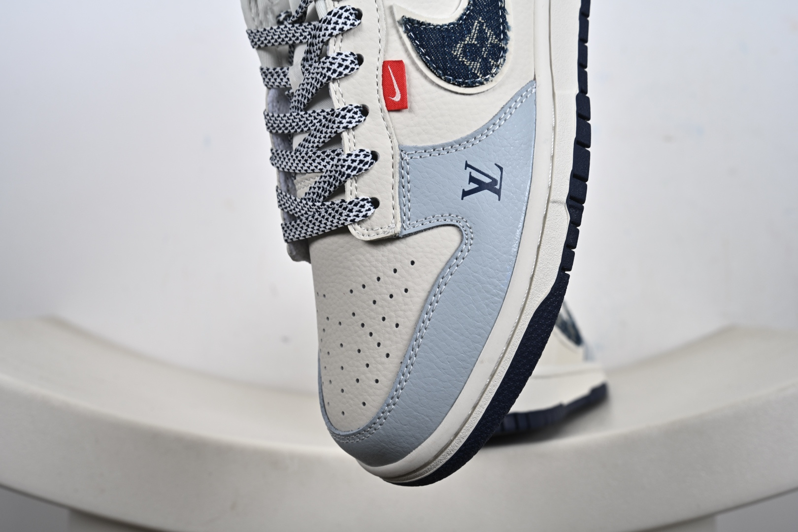 Nike SB Dunk Low“ LV联名—米灰蓝牛仔” 周年高端定制 低帮休闲板鞋 DN3168-001