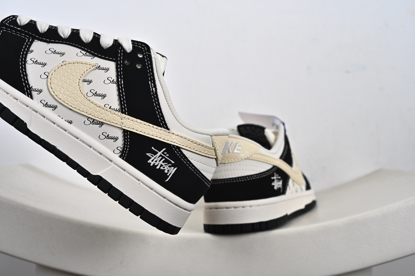 Nike SB Dunk Low 斯图西联名 米鳞勾 周年高端定制 低帮休闲板鞋 XS6089-634